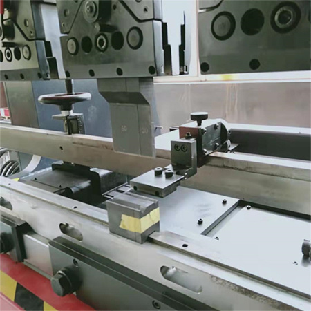 CNC自動鋁鋼液壓折彎機電動鈑金折彎機帶機器人