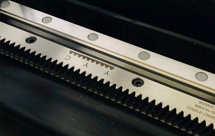 3015光纖激光切割機用於1-6mm金屬材料的高速切割
