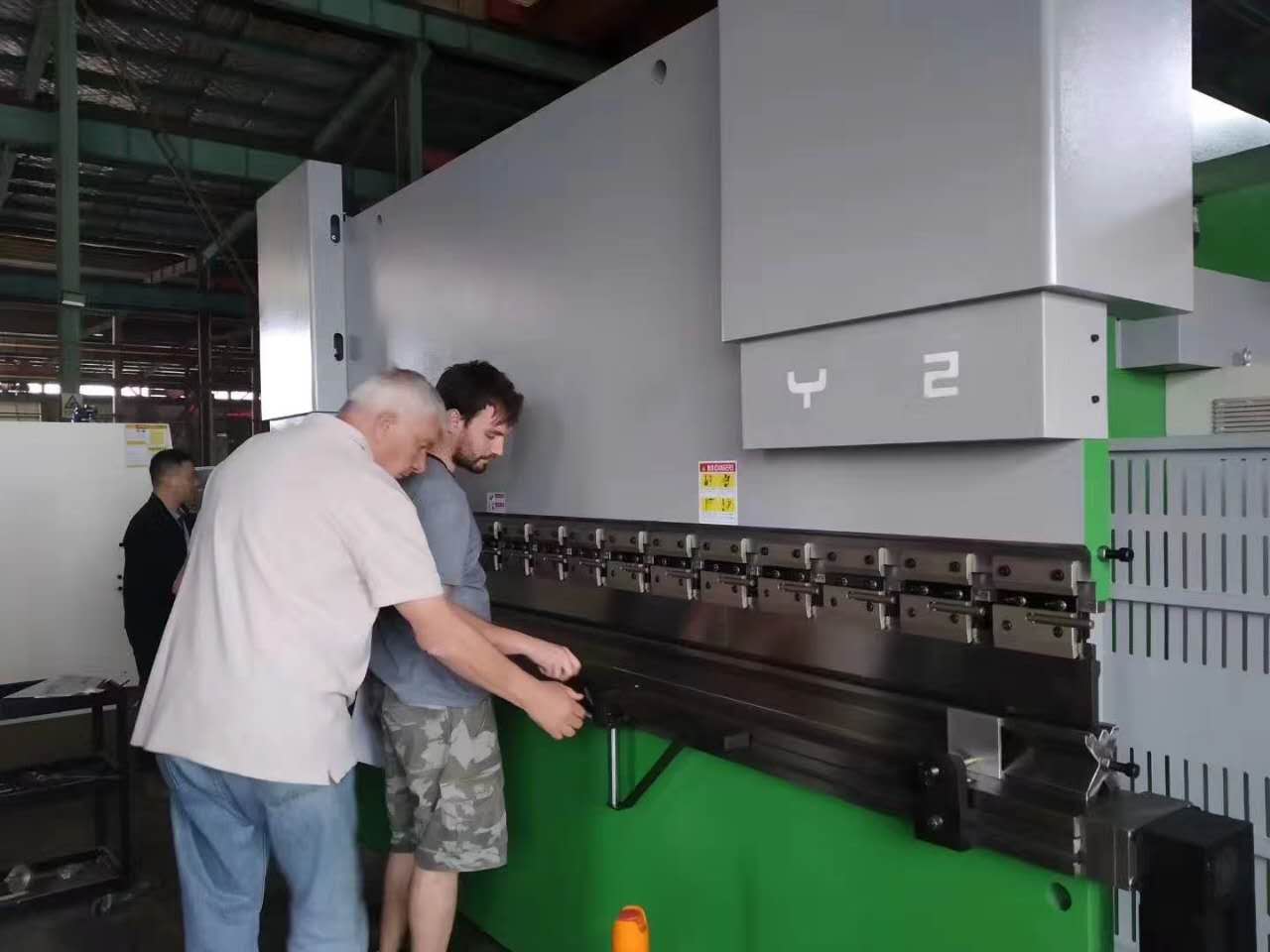 63噸金屬鋼板折彎機數控液壓折彎機用於金屬加工