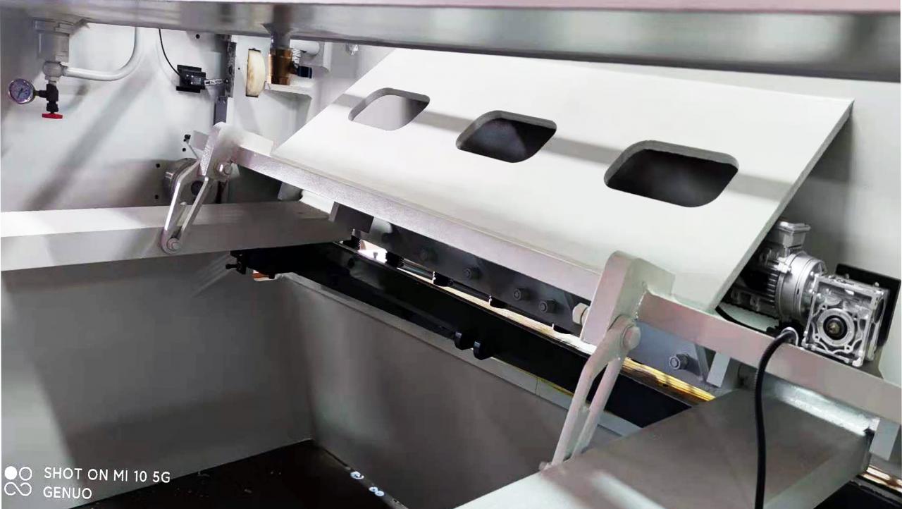 Qc11k液壓剪板機和斷頭台剪板機用於鈑金切割