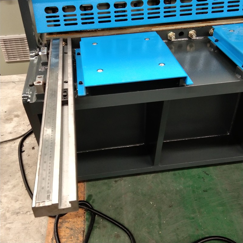 Qc12k-4x2500數控液壓定制剪板機切割機